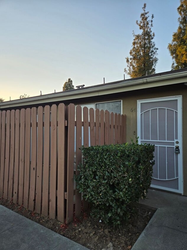 Completely Upgraded 2 bedroom Condo in Riverside - Completely Upgraded 2 bedroom Condo in Riverside