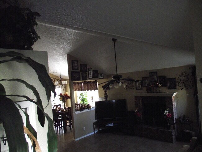 Building Photo - 2420 Juliette Low Dr