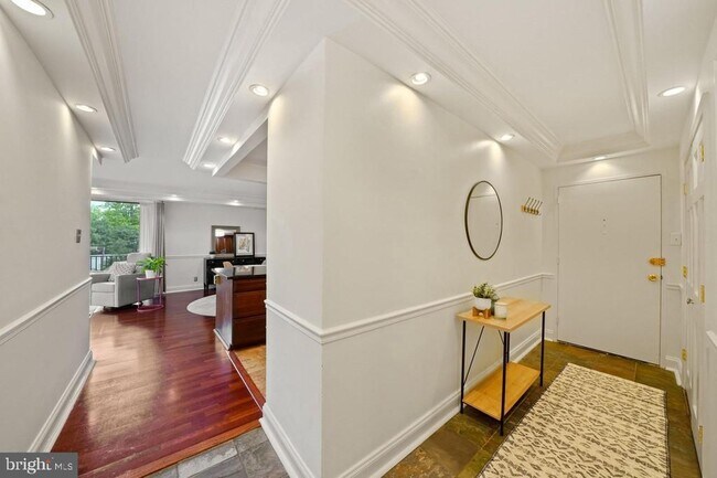 Building Photo - 8315 N Brook Ln