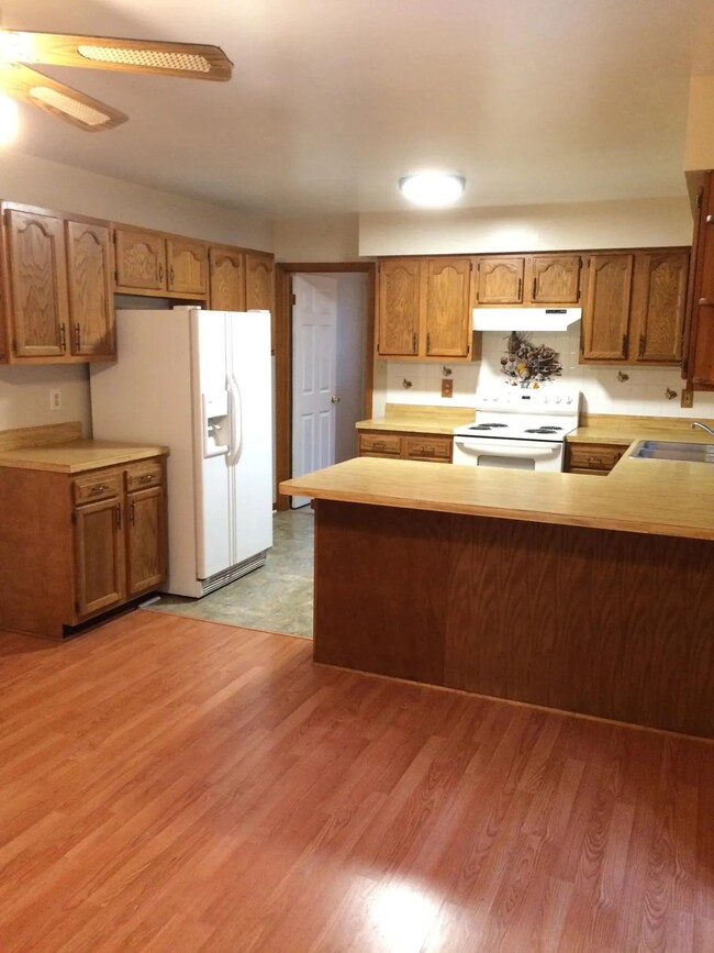 Kitchen - 12975 Rousby Hall Rd