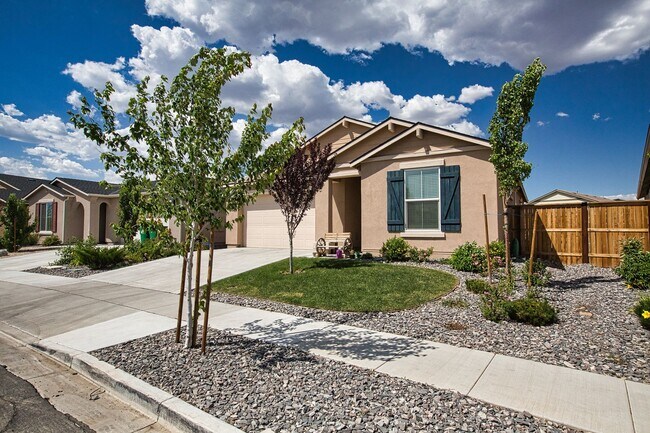 Building Photo - Golden Valley Rental in Newer Home