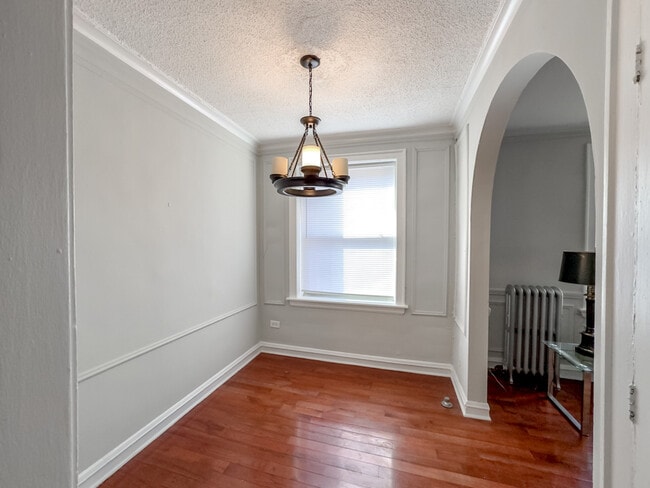 Building Photo - 447 W Surf St