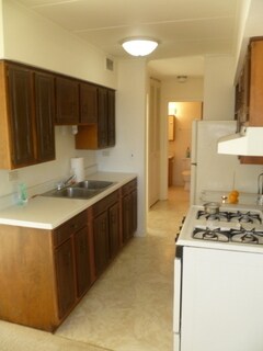 kitchen - 220 S Roselle Rd