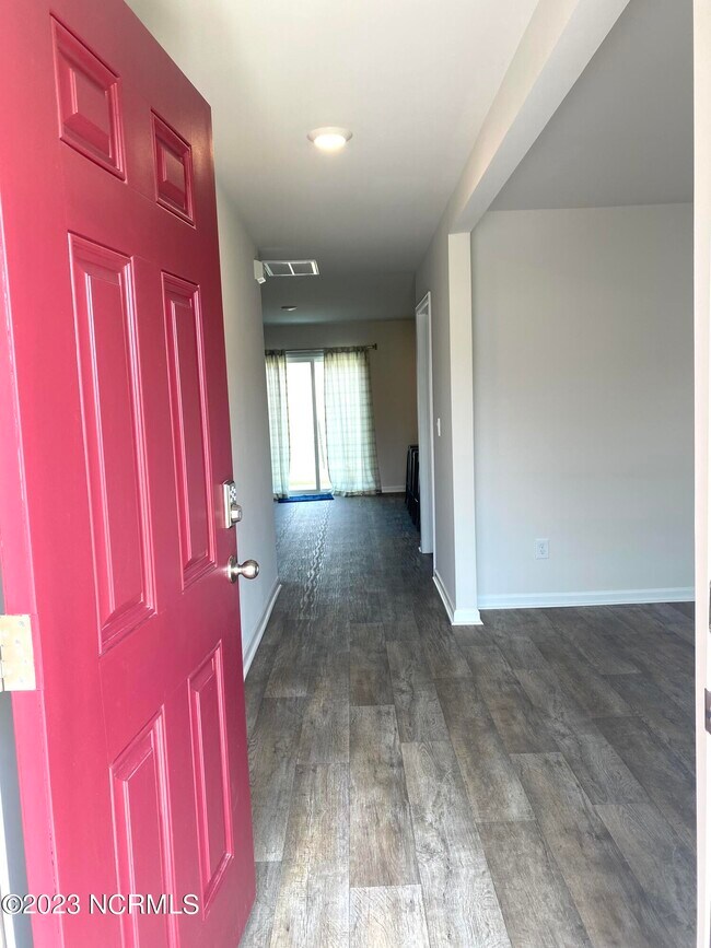 Building Photo - 900 Riverstone Dr
