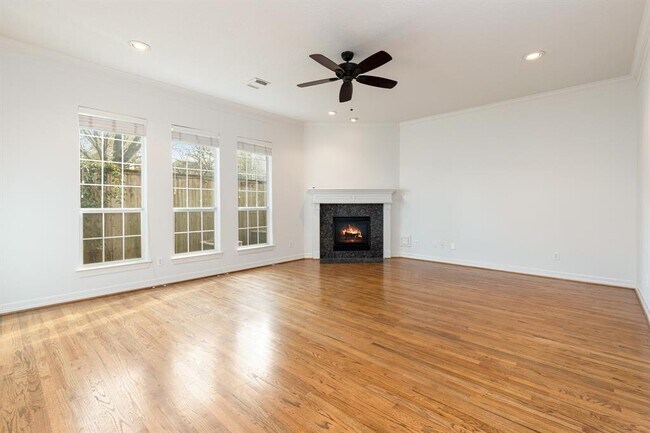 Foto del edificio - 2626 Shady Acres Landing