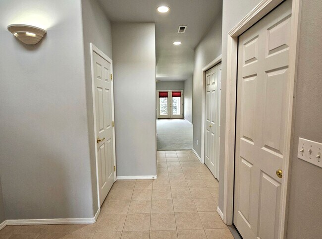 Building Photo - *360 TOUR AVAILABLE* Modern Richland Home ...