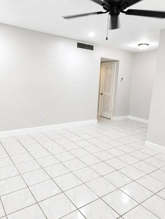 Foto del edificio - 457 NE 139th St