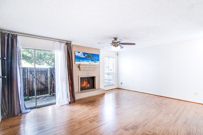 Building Photo - 3919 Fairmont Pkwy