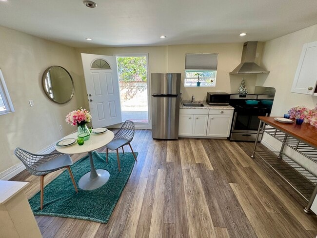 Building Photo - 7424 W 90th St