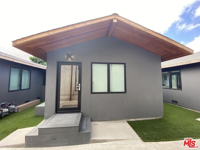 Foto del edificio - 3617 Helms Ave