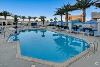Building Photo - 2700 S Las Vegas Blvd
