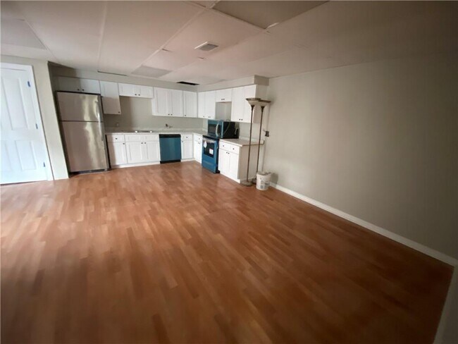 Building Photo - 1457 N Prieur St