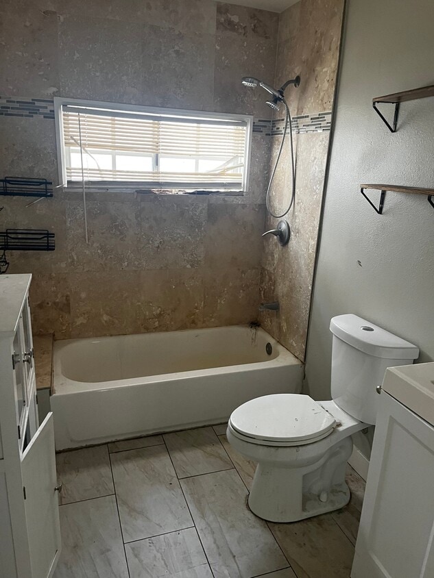 Building Photo - 2501 N Sierra Way