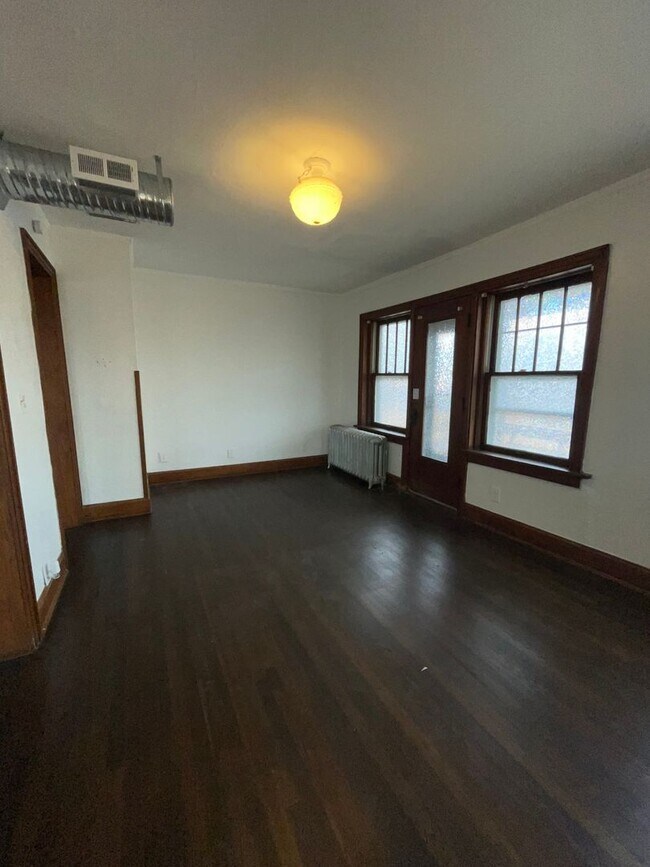 Building Photo - Stunning Apartment in Kansas City