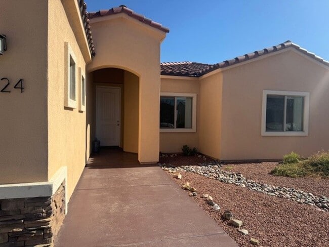Building Photo - 3 BR 2BA CastleRock Gated with 3car Boat D...