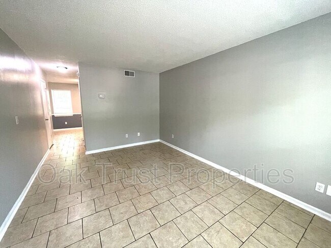 Foto del edificio - 406 Crestview Dr