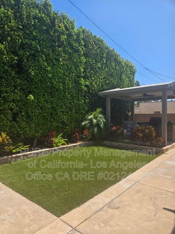 Foto del edificio - 2360 Pine Ave