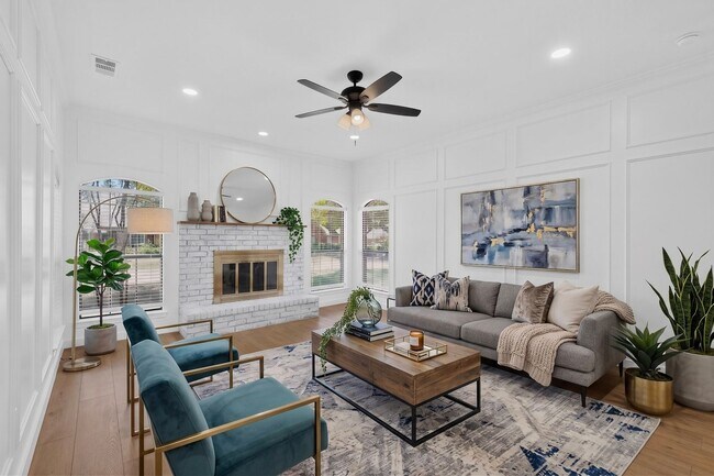 Foto del edificio - Beautifully Renovated Home In Carrollton Ready For Move-in