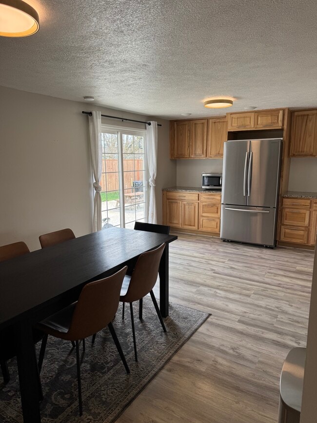 Building Photo - 2327 Don St