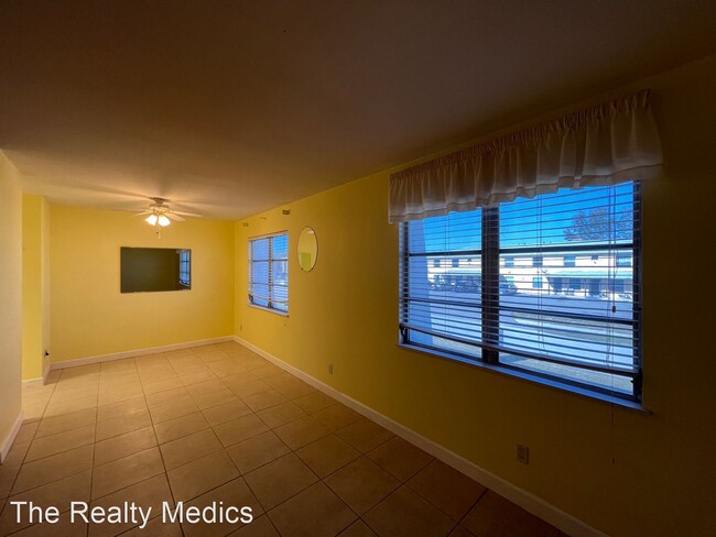 Building Photo - 2 br, 1 bath House - 121 Caribbean St Unit 8B