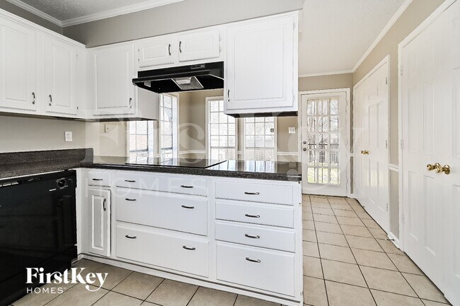 Foto del edificio - 4484 Westbury Dr