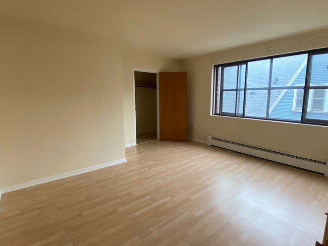 Interior Photo - 415 Wisconsin Ave