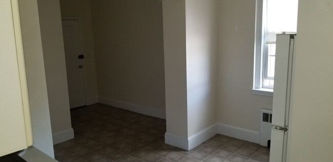 Foto del edificio - Beautiful 1 Bed 1 Bath on Belmont St. in W...
