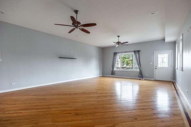 Foto del edificio - 1327 W Walton St