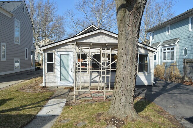 Building Photo - 748 Bennaville Ave