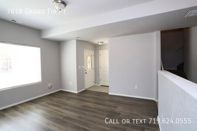Foto del edificio - 7618 Grand Fir Point