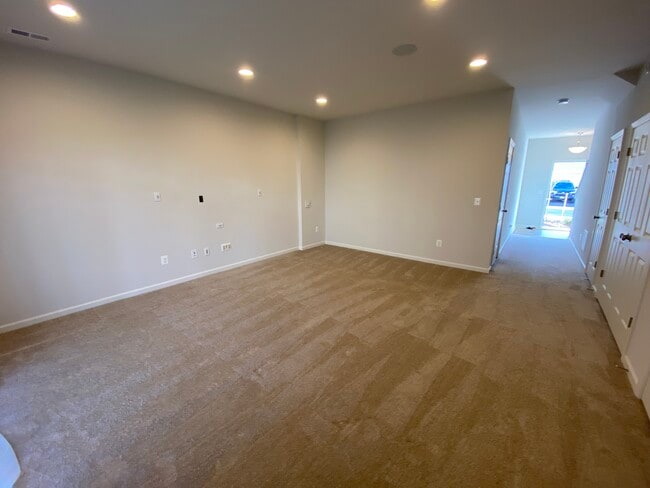 Building Photo - 217 Crofton Ct