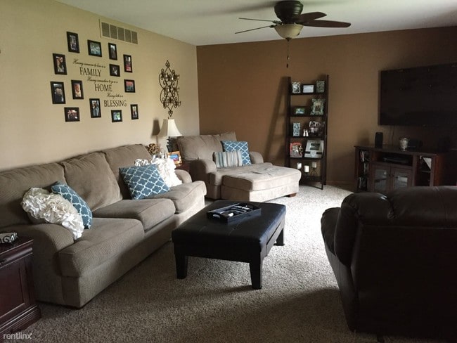 Building Photo - 1426 Goldenrod Cir