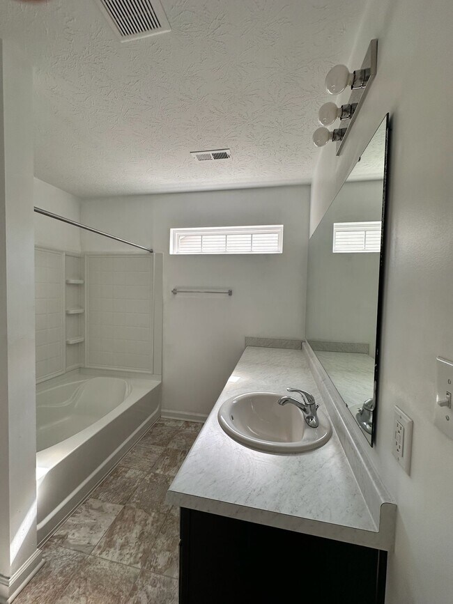 Foto del edificio - 1820 N Clearwater Dr
