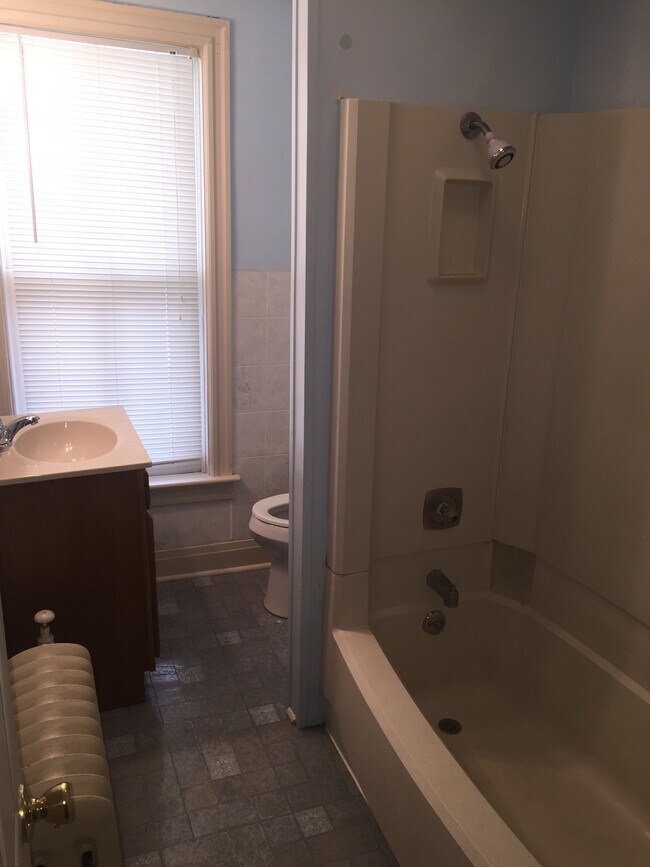 Bathroom - 471 E Main St
