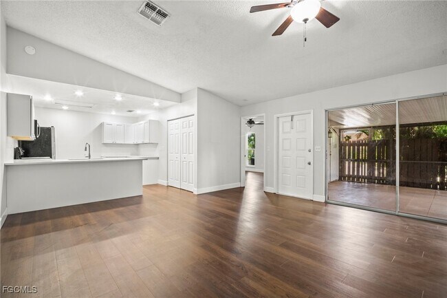 Building Photo - 15524 Crystal Lake Dr