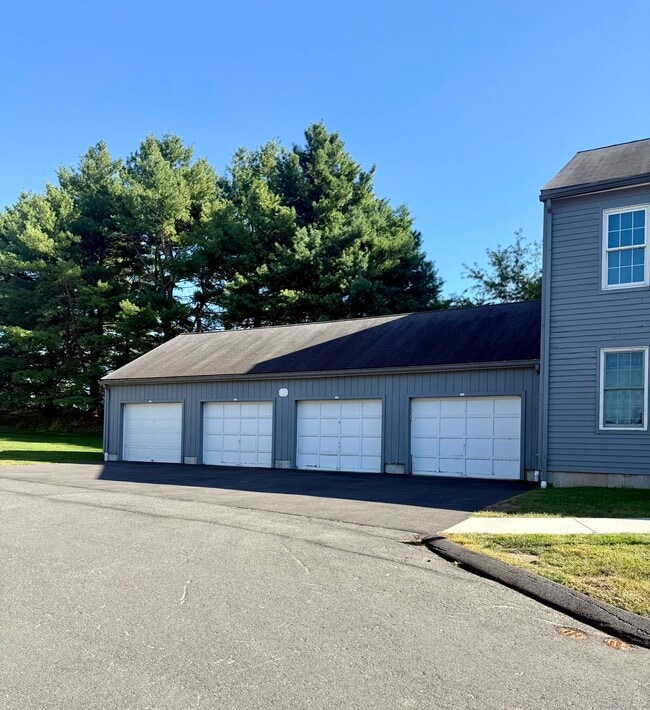 Building Photo - 11 D Riverview Dr