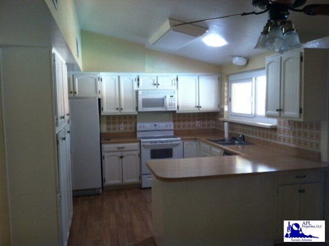 Building Photo - 1110 W San Miguel Cir