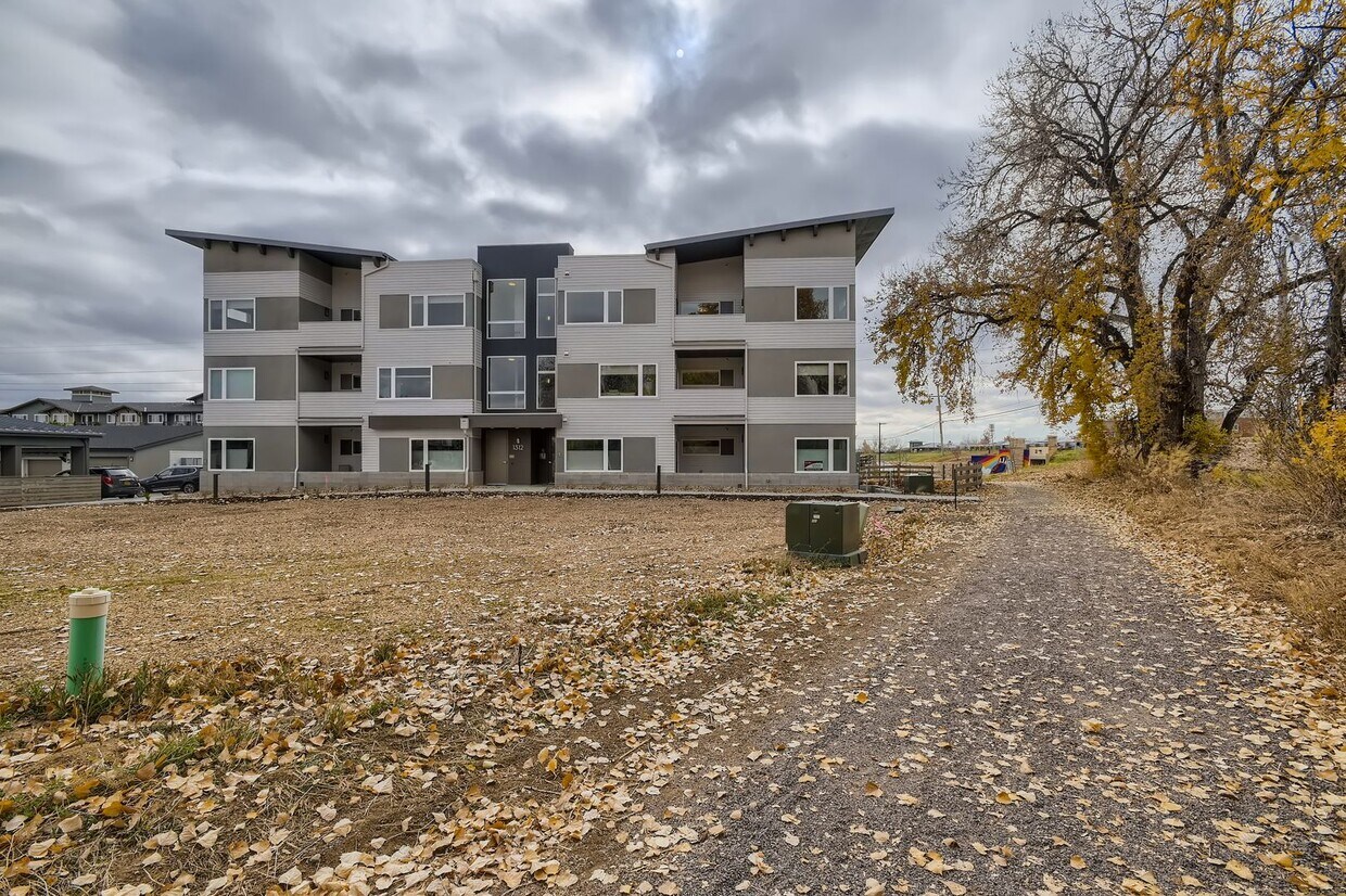 Foto principal - Brand New North End Louisville Top Floor C...