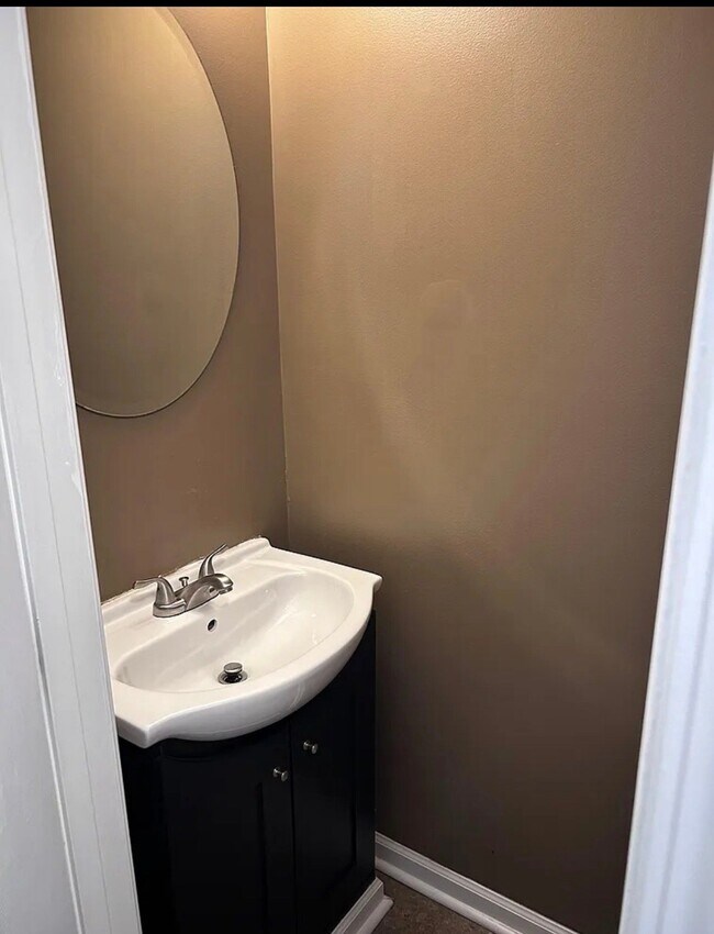 Foto del edificio - 8662 Meadowmont View Dr