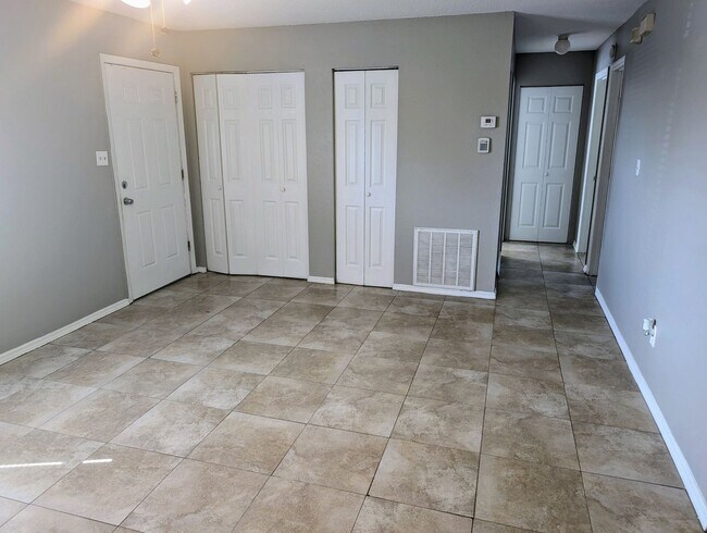 Foto del edificio - 1483 Elderton Dr