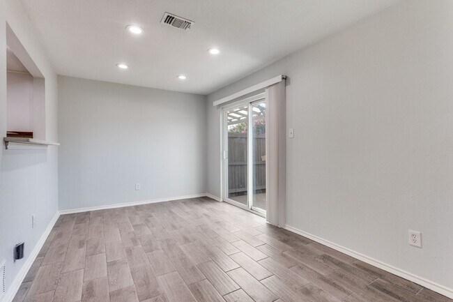 Foto del edificio - 13314 Goodland Pl