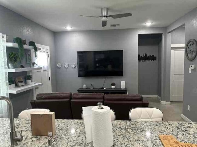 Building Photo - 103 Homecrest