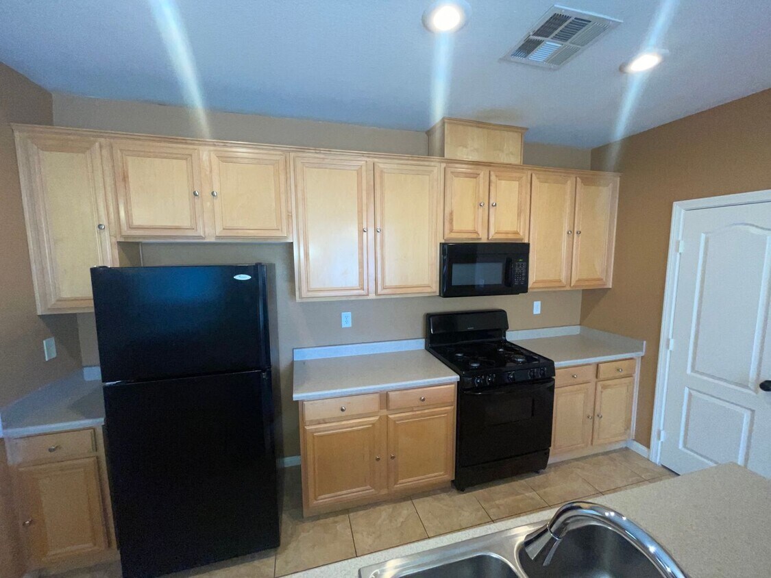 Primary Photo - Delightful 2 Bedroom 2 Bathroom Townhouse!