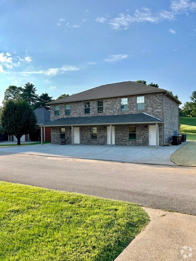 Apartments For Rent in Waynesburg, KY with Hardwood Floors 2 Rentals