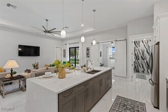 Building Photo - 2709 6th St W