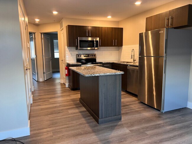 Foto del edificio - Clean & Modern 2 Bed, 1 Bath Apartment for Rent