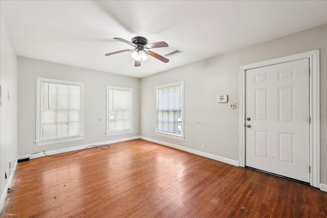 Building Photo - 4020 Ector Ave