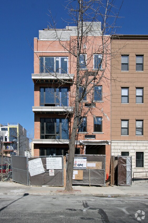 Primary Photo - 201 Montrose Ave