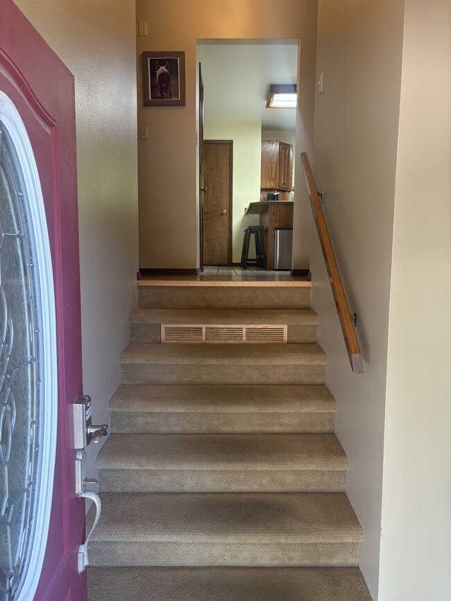 Building Photo - 121 Skihi St