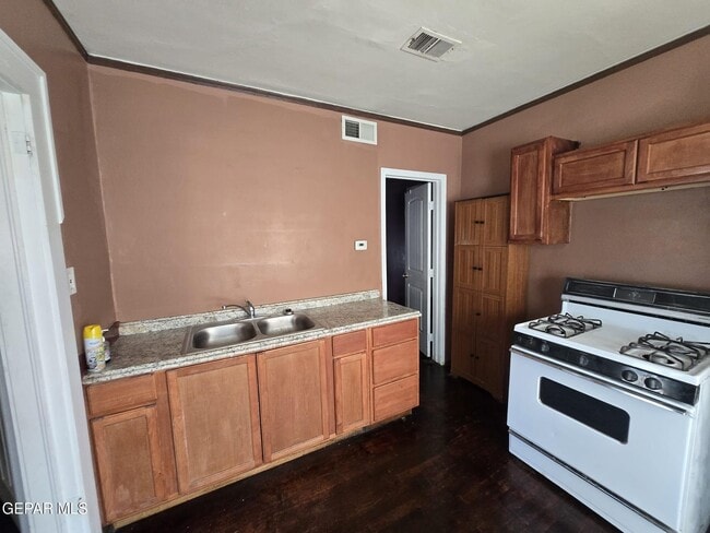 Building Photo - 3214 Douglas Ave